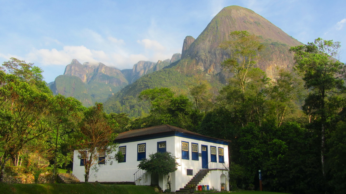 Serra dos Orgaos with the museum of the Guapimirim section
