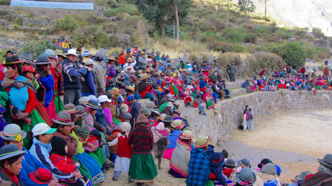 A lot of local people were expecting the bullfights despite the cold evening in more than 3500 meters sea-level