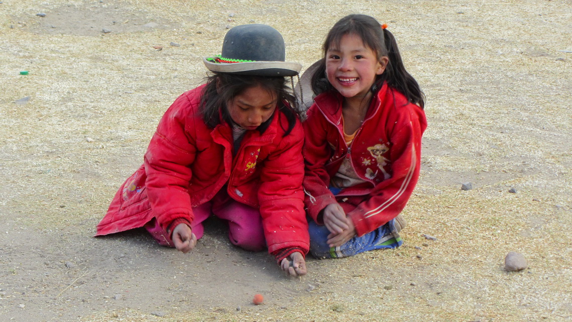 Playing girls, not interested in bullfights