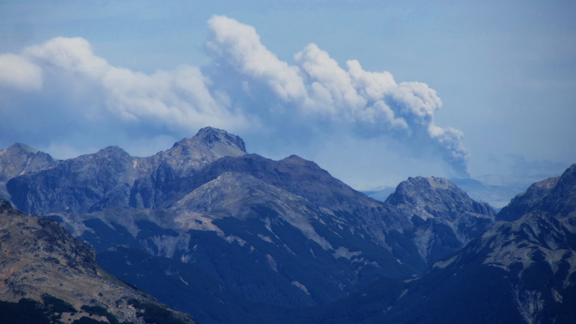 Heavily smoking Volcan Puyehue