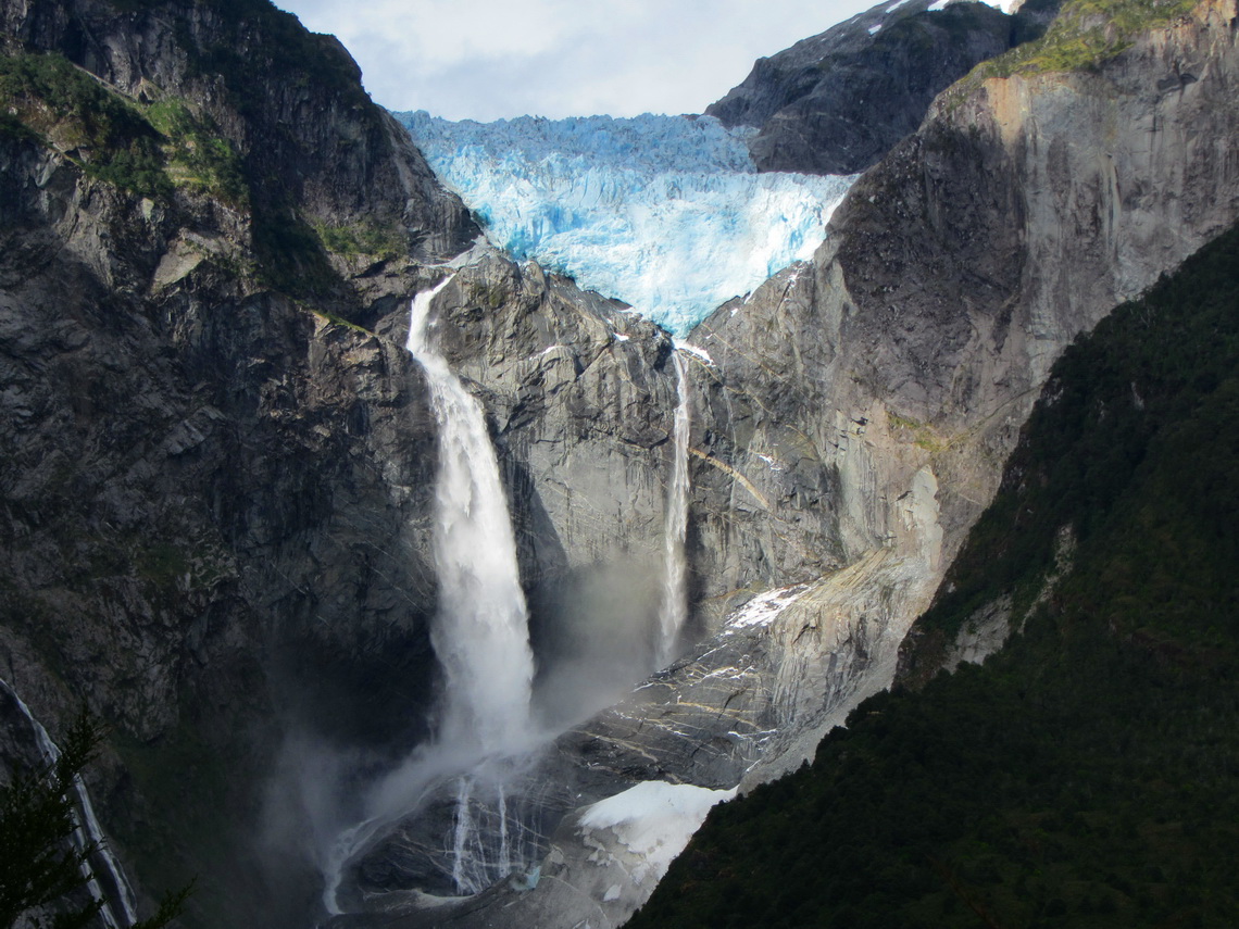 Ventisquero Colgante - hanging glacier