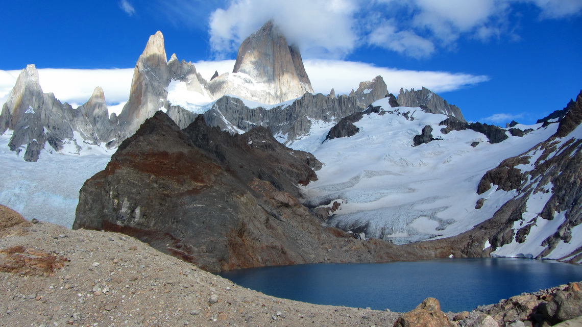 Laguna de los Tres with Cerro Fitz Roy in clouds