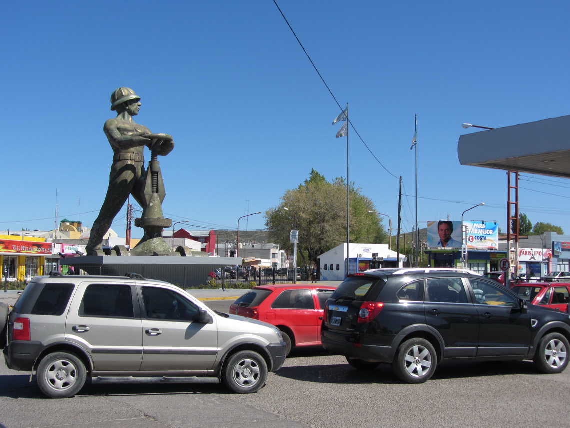 Oil extraction monument in Caleta Olivia with cars waiting and hoping for fuel