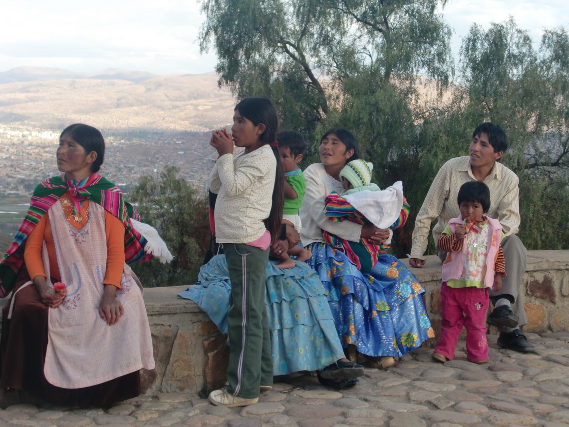 Family from Cochabamba looking to Jesus 