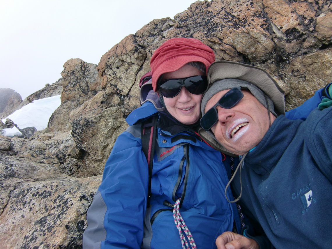 Marion and Alfred in a cosy corner on top of Cerro Charkini