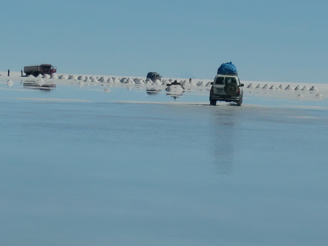 A lot of water on the banks on the Salar de Uyuni