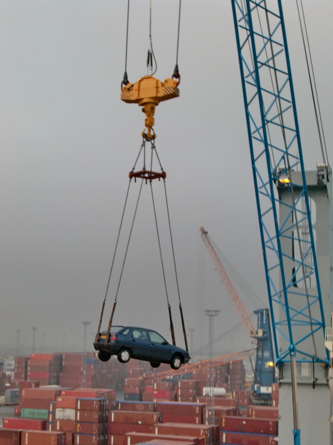 Another way of loading 2nd hand cars 