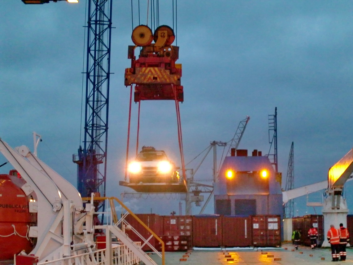 Loading of the 2nd hand cars to the top deck