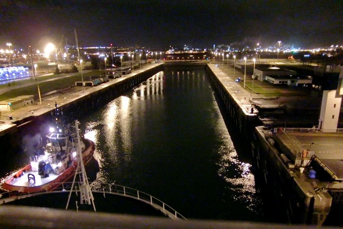 Accessing the watergate, Le Havre in the background